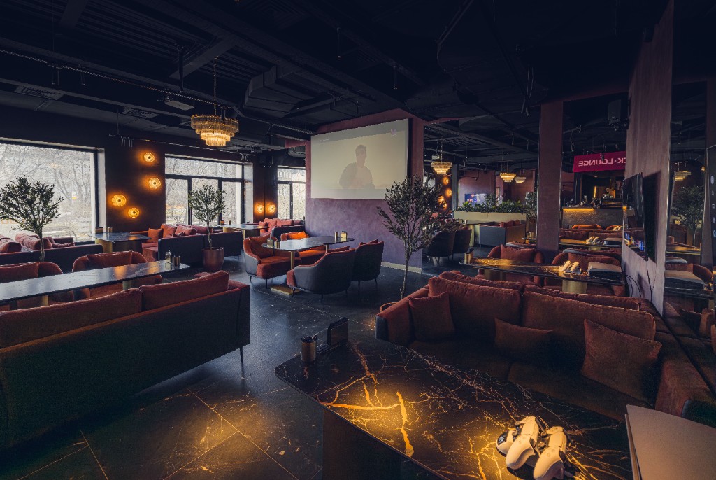 МСК Lounge Серпуховская — зал с проектором